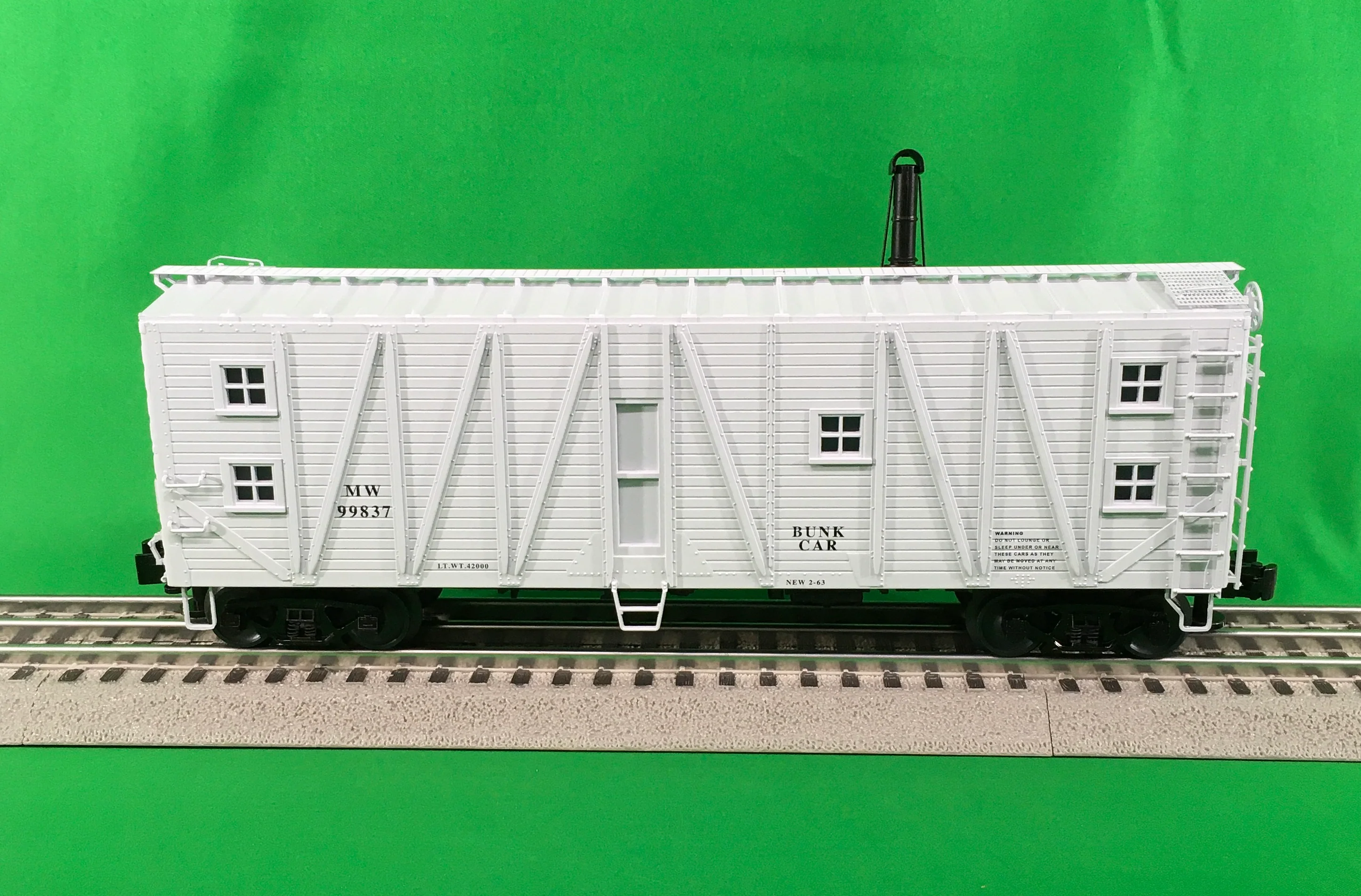 Lionel 1926183 - Bunk Car "MOW" #99837 - Image 3