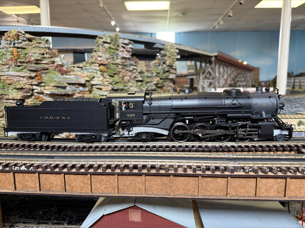 Lionel 2531070 - Legacy USRA Heavy Mikado Steam Locomotive "Central New Jersey" #859 - Image 4