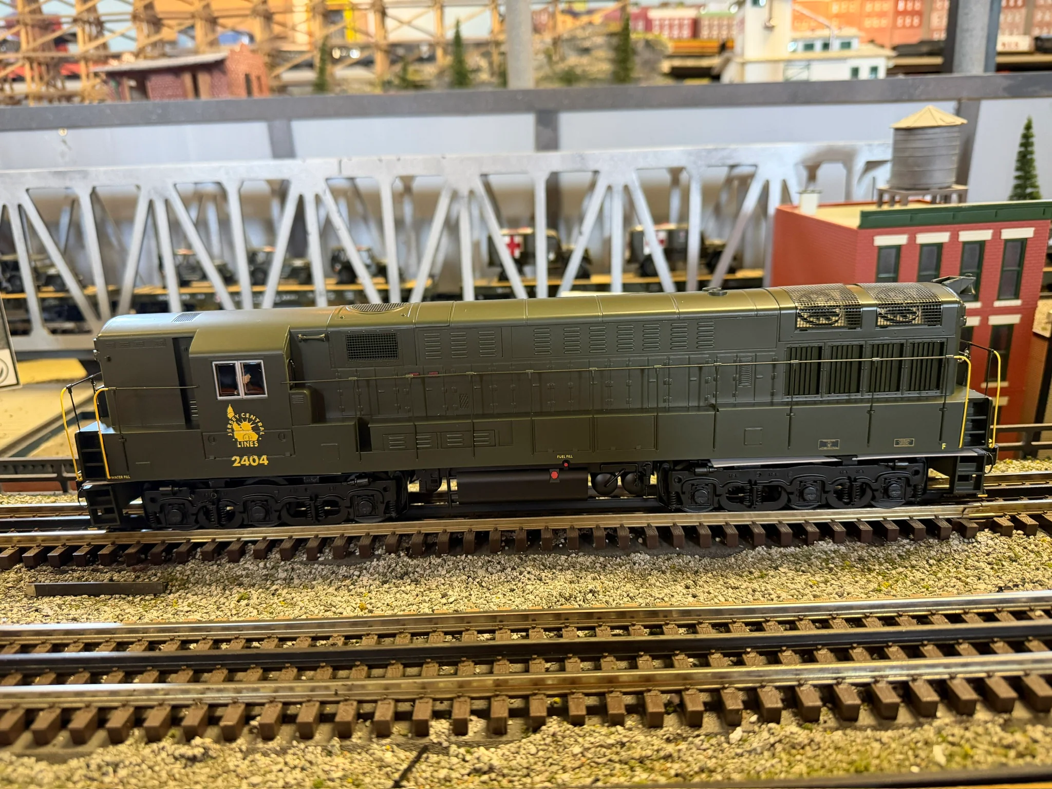 Lionel 2533671 - Legacy TrainMaster Diesel Locomotive "Central of New Jersey" #2404 - Image 5