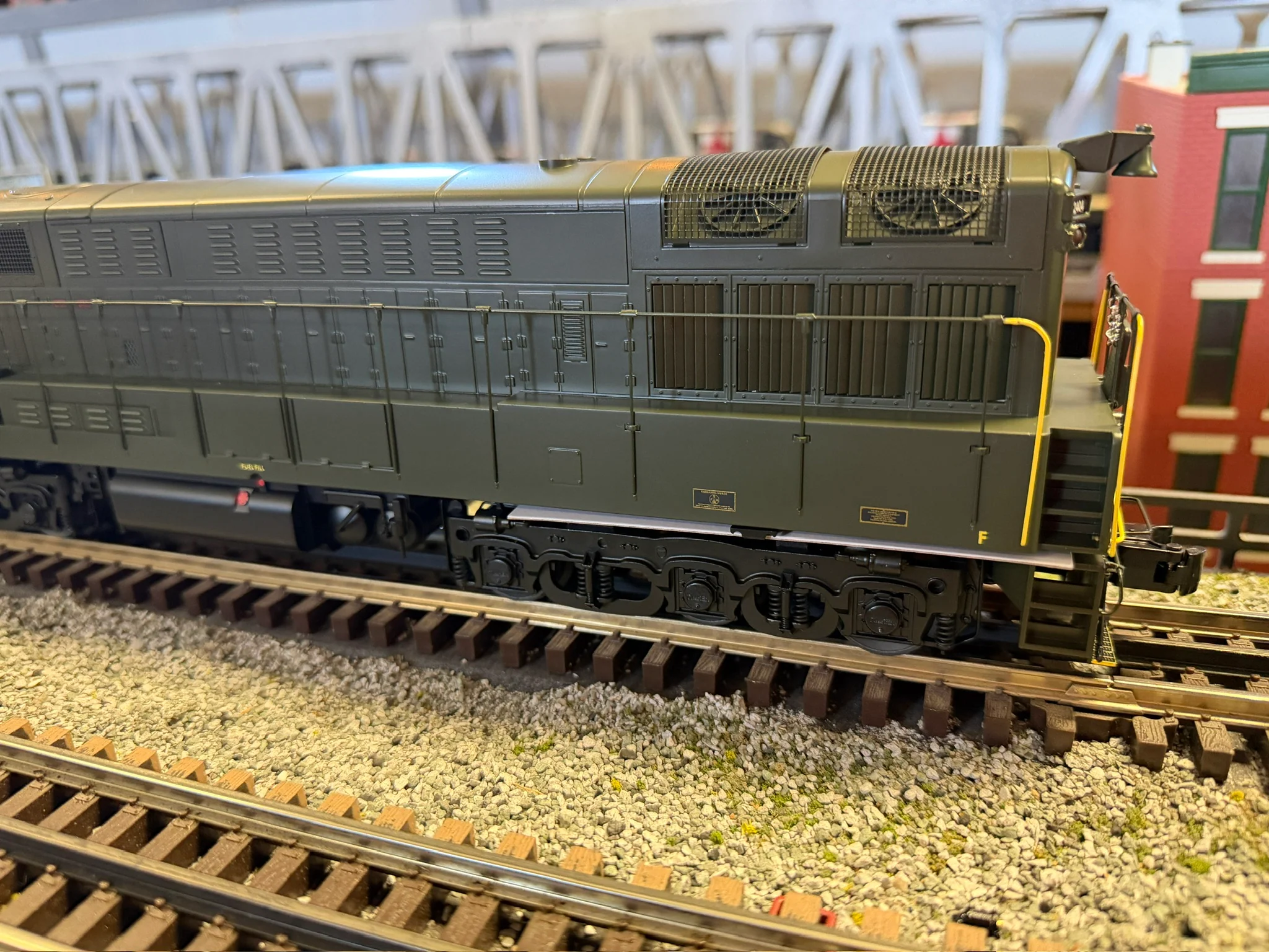 Lionel 2533672 - Legacy TrainMaster Diesel Locomotive "Central of New Jersey" #2411 - Image 3