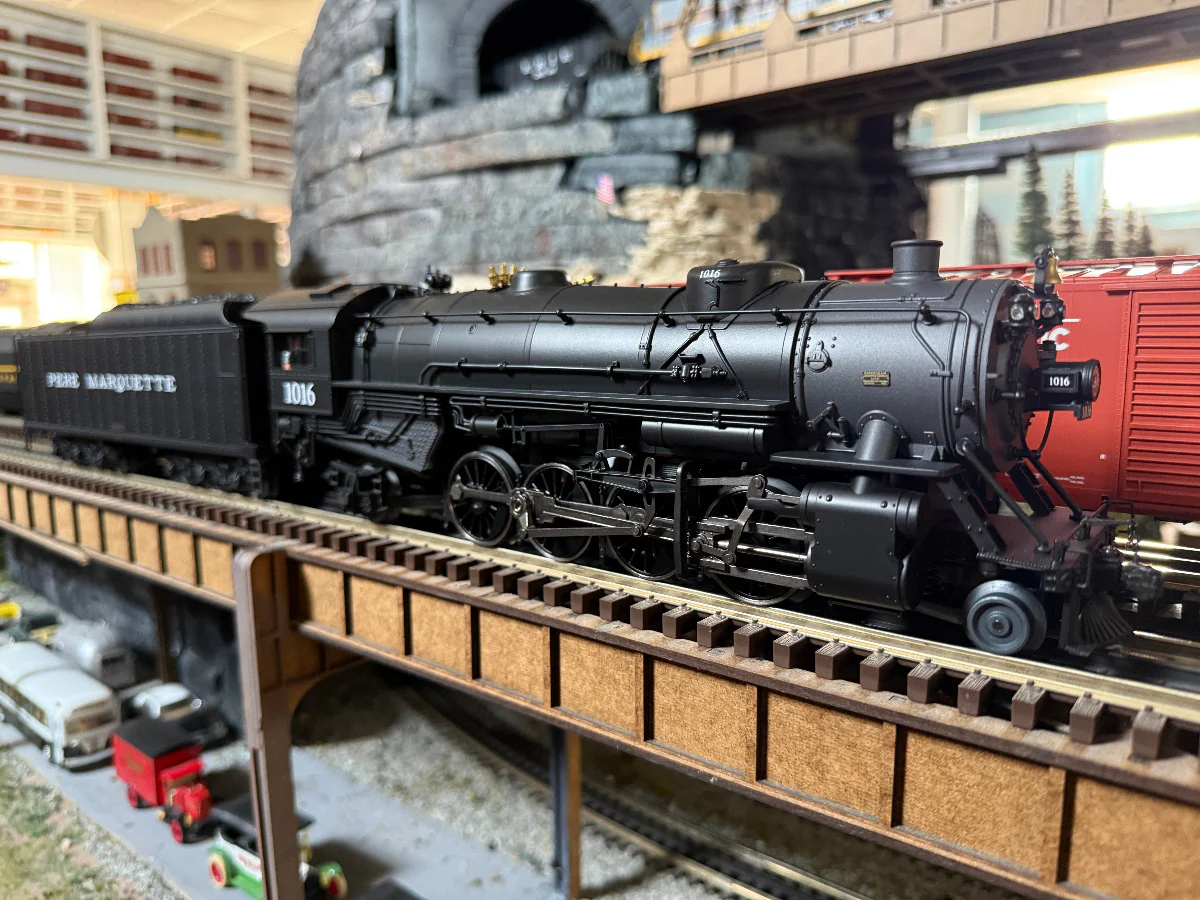 Lionel 2531670 - Legacy USRA Heavy Mikado Steam Locomotive "Pere Marquette" #1016 - Custom Run for MrMuffin'sTrains - Image 3