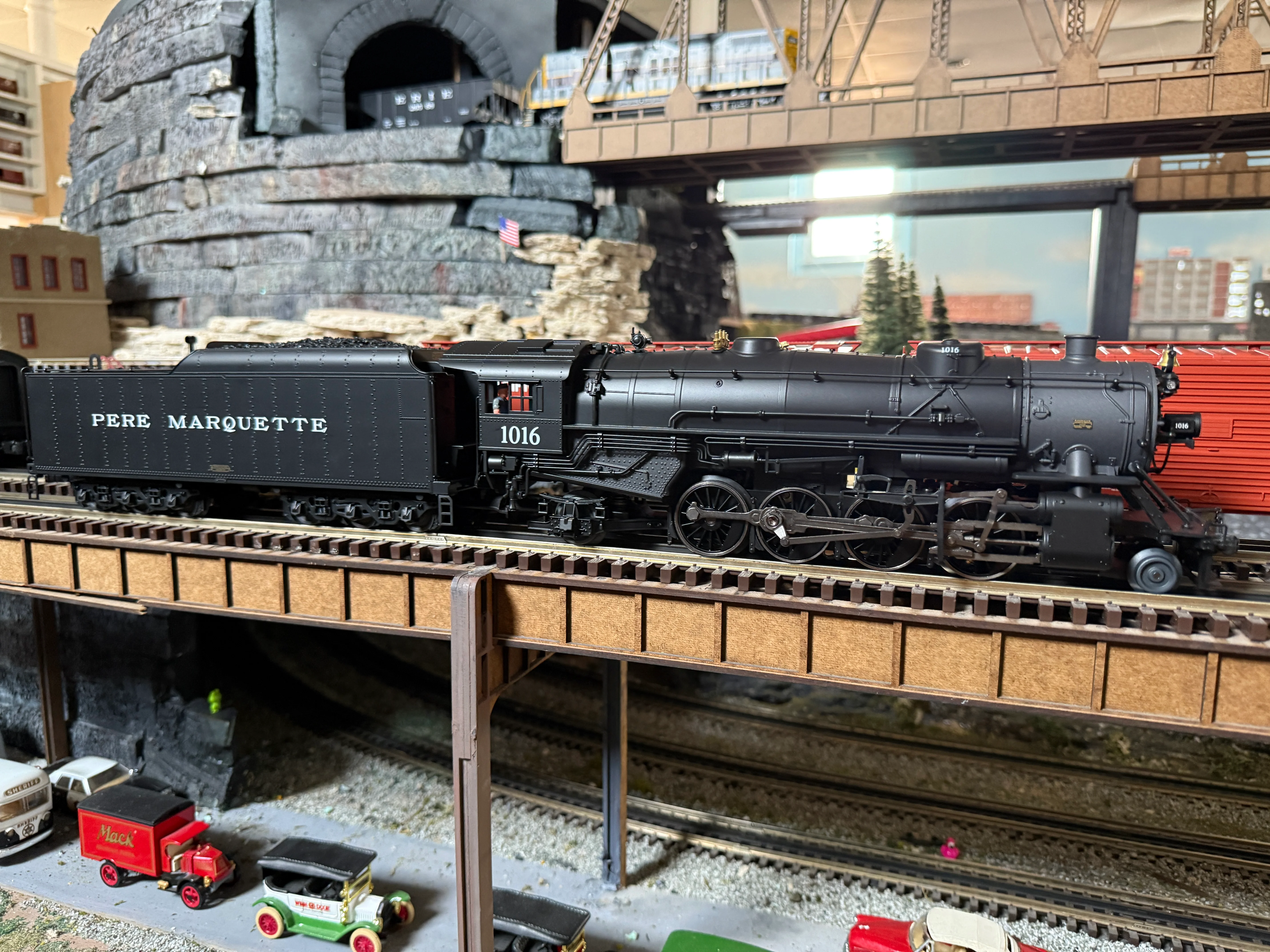 Lionel 2531670 - Legacy USRA Heavy Mikado Steam Locomotive "Pere Marquette" #1016 - Custom Run for MrMuffin'sTrains - Image 4