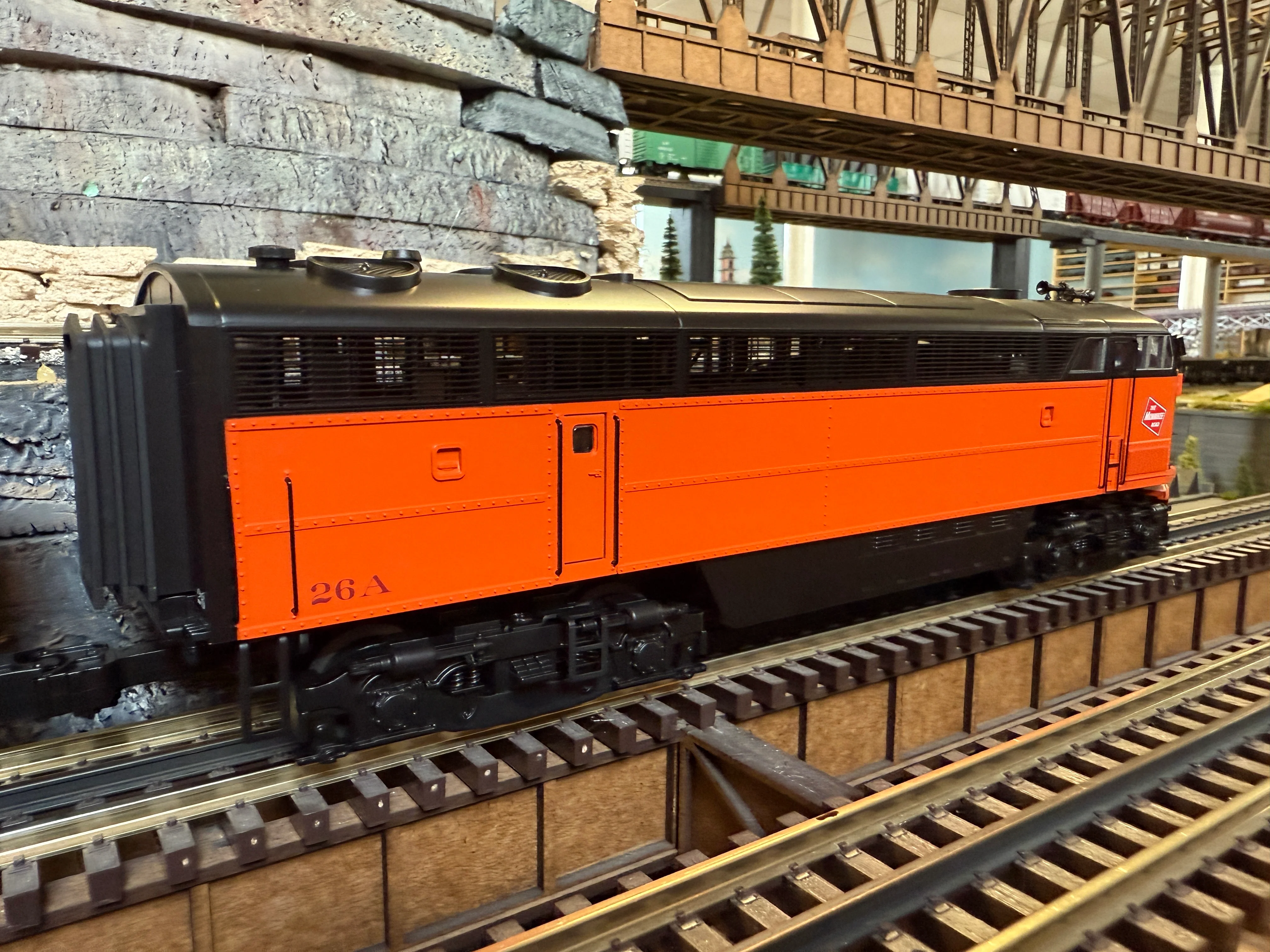 Lionel 2533958 - Legacy C Liner Diesel Locomotive "Milwaukee Road" #26A - Custom Run for MrMuffin'sTrains - Image 4