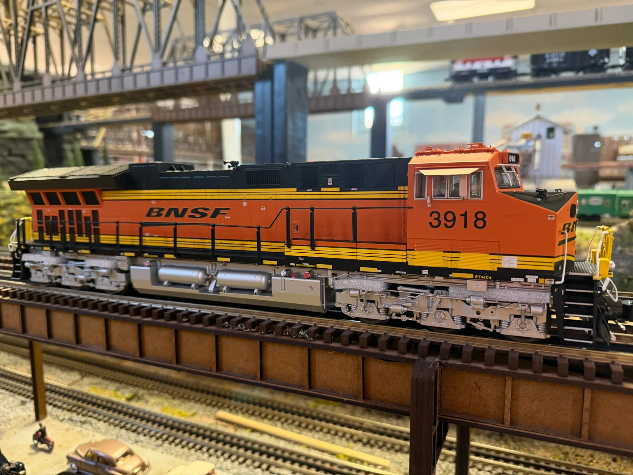 Lionel 2533452 - Legacy ET44AC Diesel Locomotive "BNSF" #3919 - Image 3