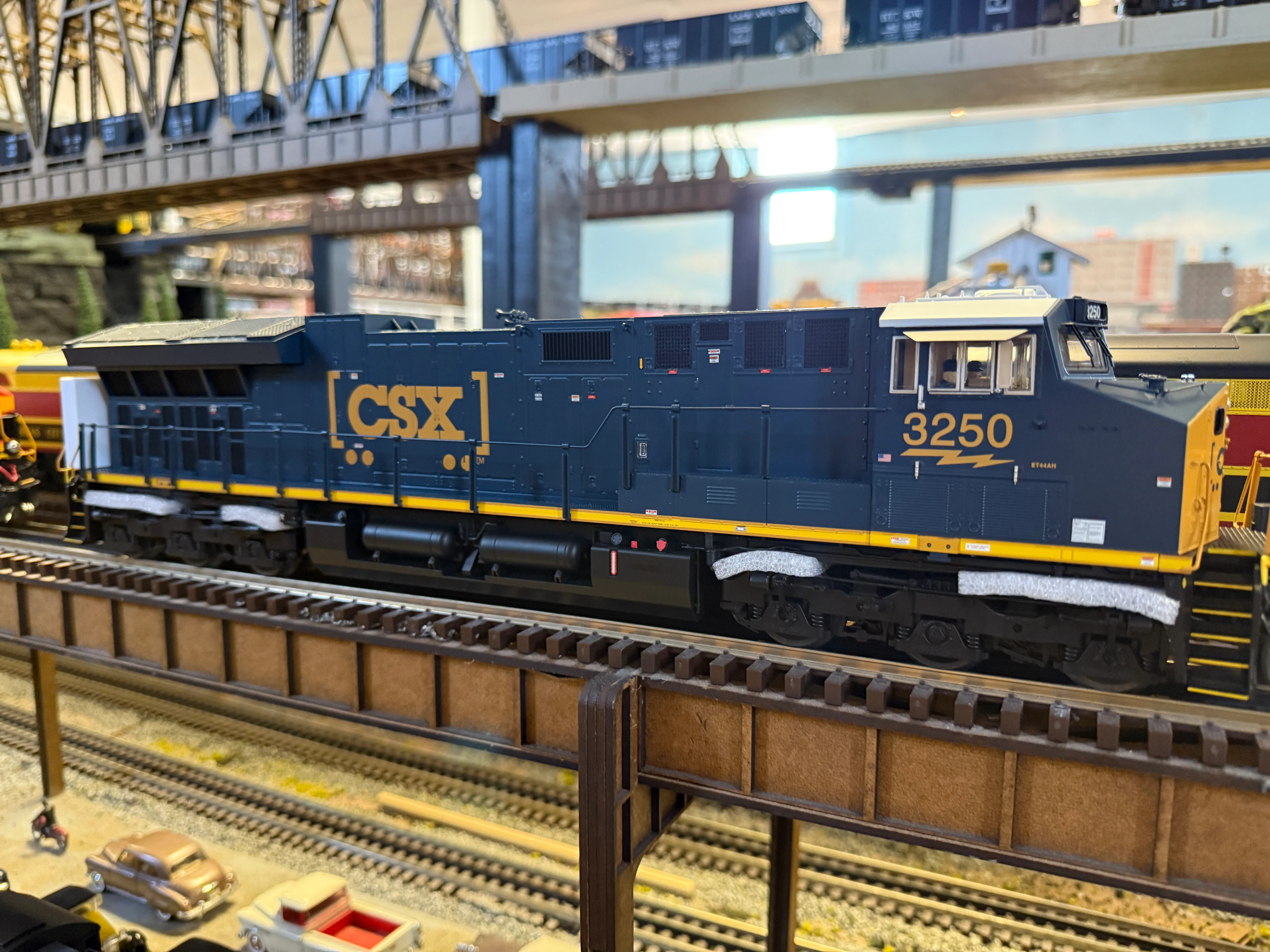Lionel 2533479 - Legacy ET44AC SuperBass "CSX" #3349 (Non-Powered) - Image 3