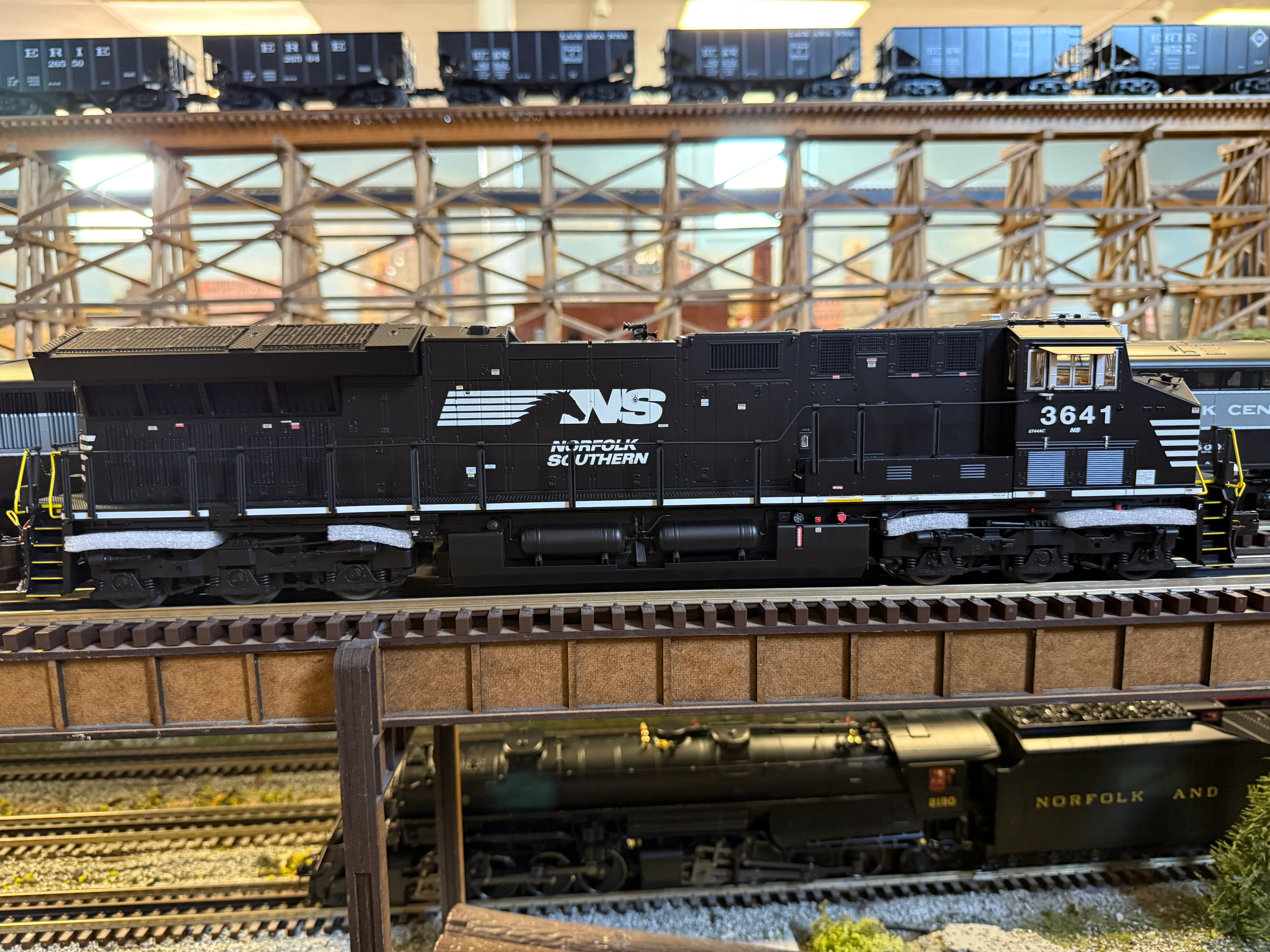 Lionel 2533491 - Legacy ET44AC Diesel Locomotive "Norfolk Southern" #3606 - Image 4