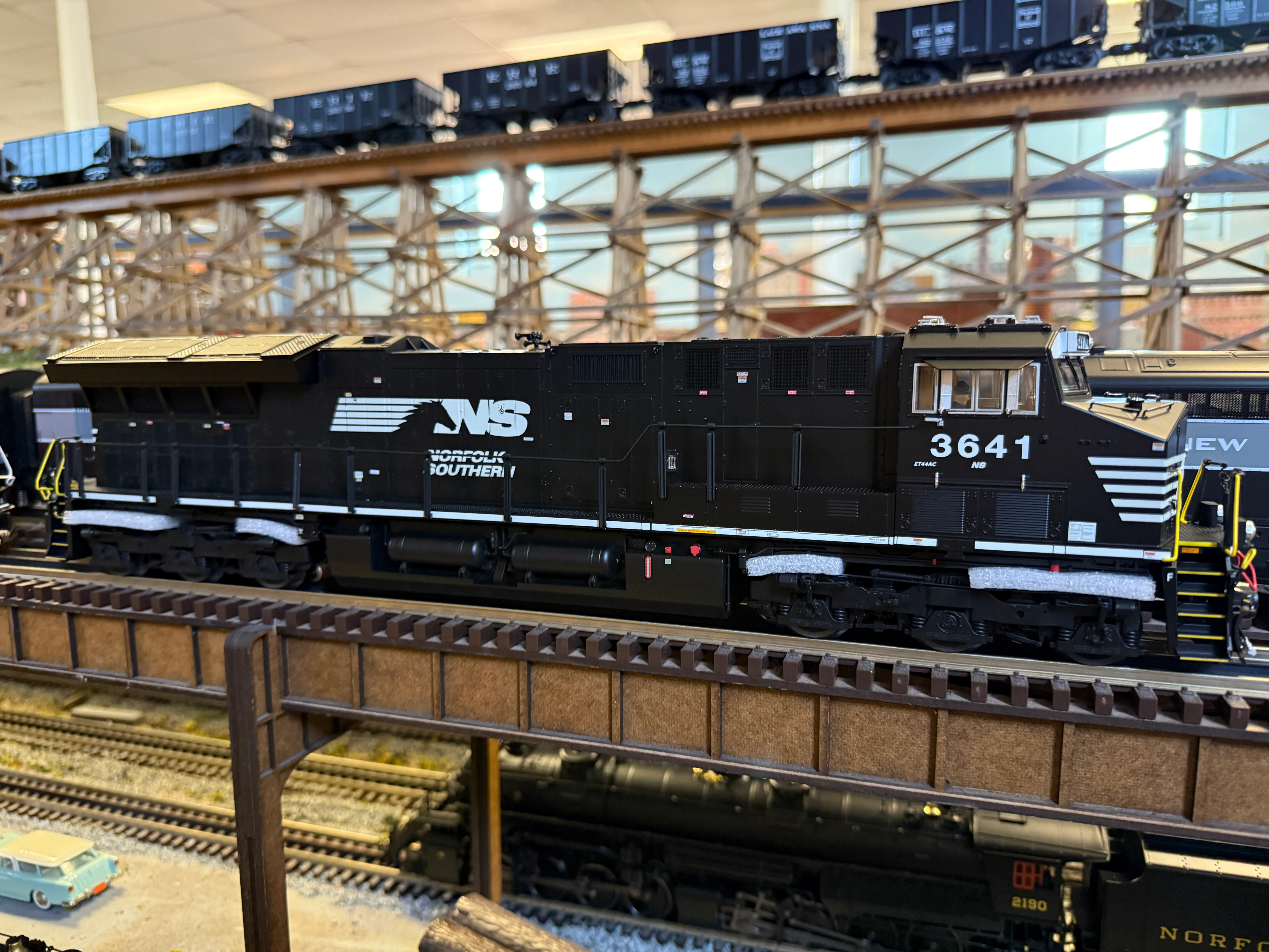 Lionel 2533492 - Legacy ET44AC Diesel Locomotive "Norfolk Southern" #3641 - Image 3