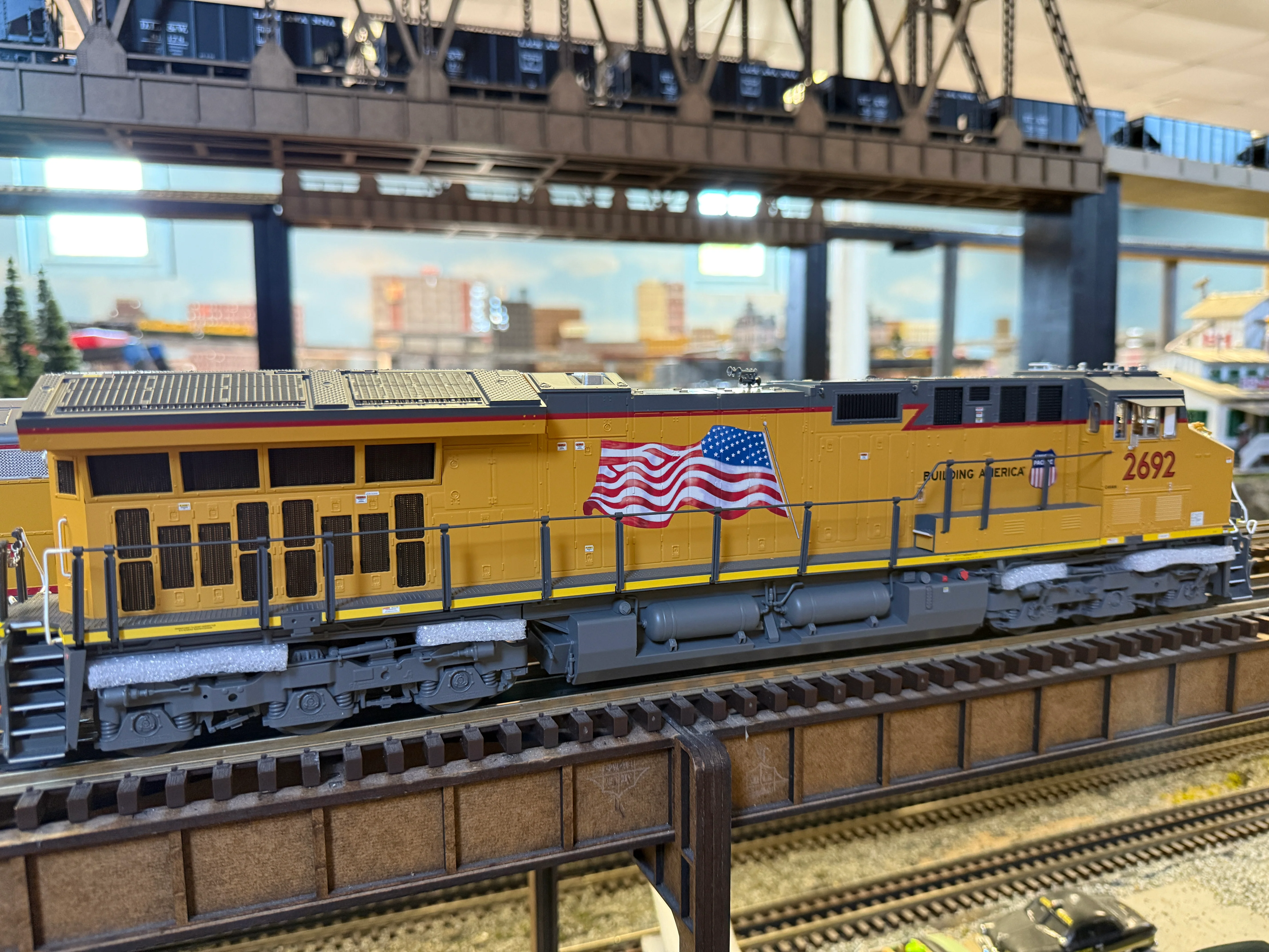 Lionel 2533509 - Legacy ET44AC SuperBass "Union Pacific" #2708 (Non-Powered) - Image 4