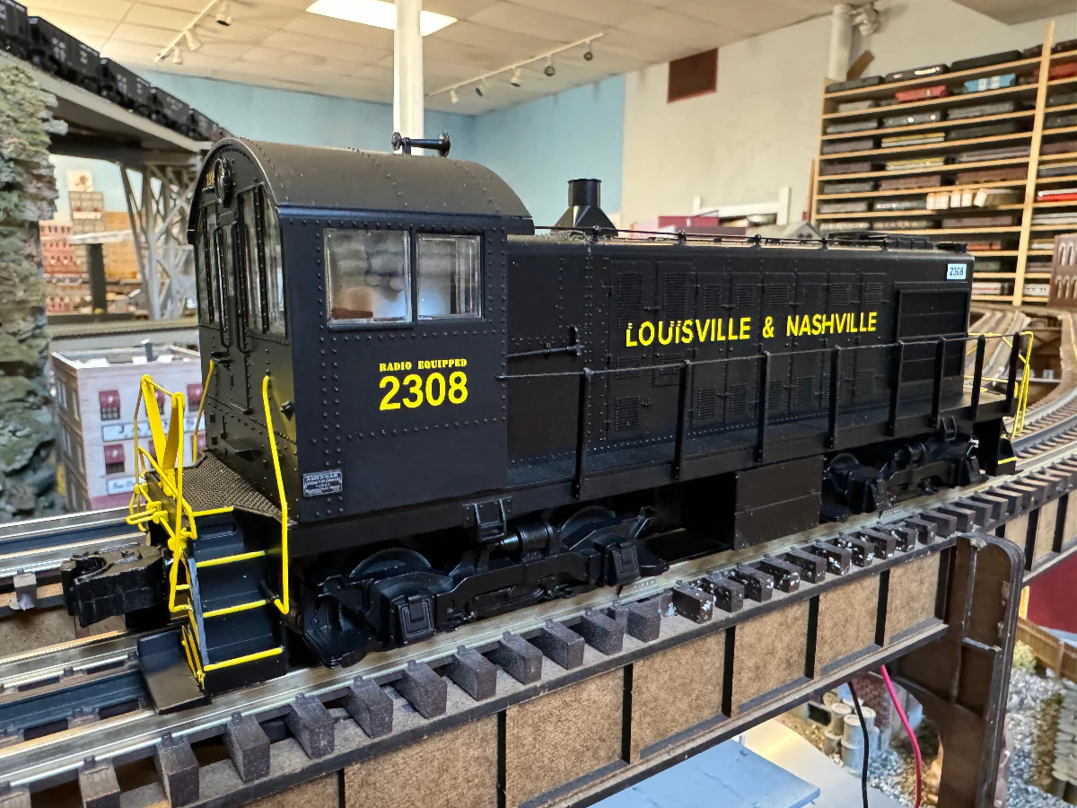 Lionel 2433970 - Legacy ALCo S2 Diesel Locomotive "Louisville & Nashville" #2308 - Custom Run for MrMuffin'sTrains - Image 3