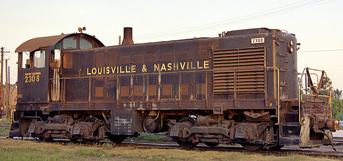 Lionel 2433970 - Legacy ALCo S2 Diesel Locomotive "Louisville & Nashville" #2308 - Custom Run for MrMuffin'sTrains - Image 4