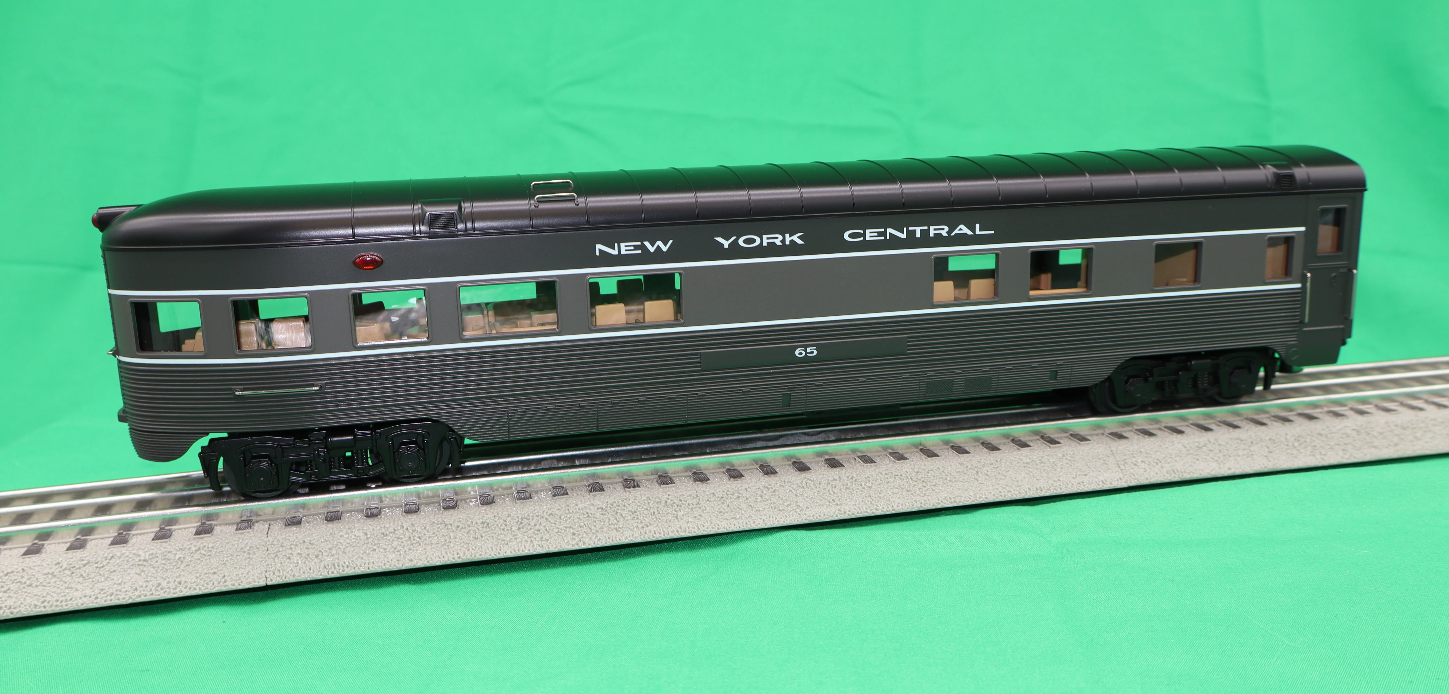 MTH 30-68244 - 60’ Streamlined Passenger Set "New York Central" Lightening Stripe (4-Car) - Image 4