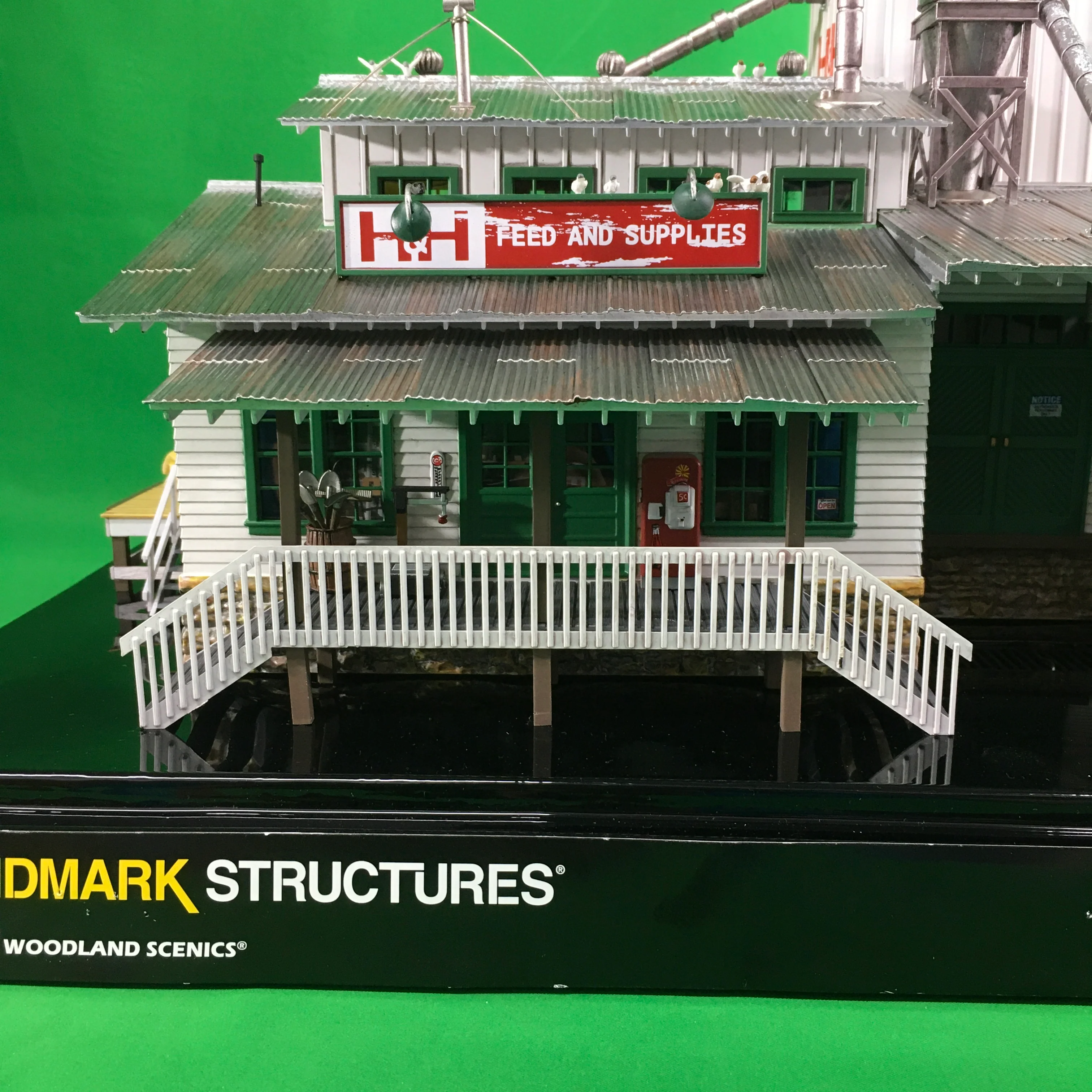 Woodland Scenics BR5859 - H&H Feed Mill - Image 13