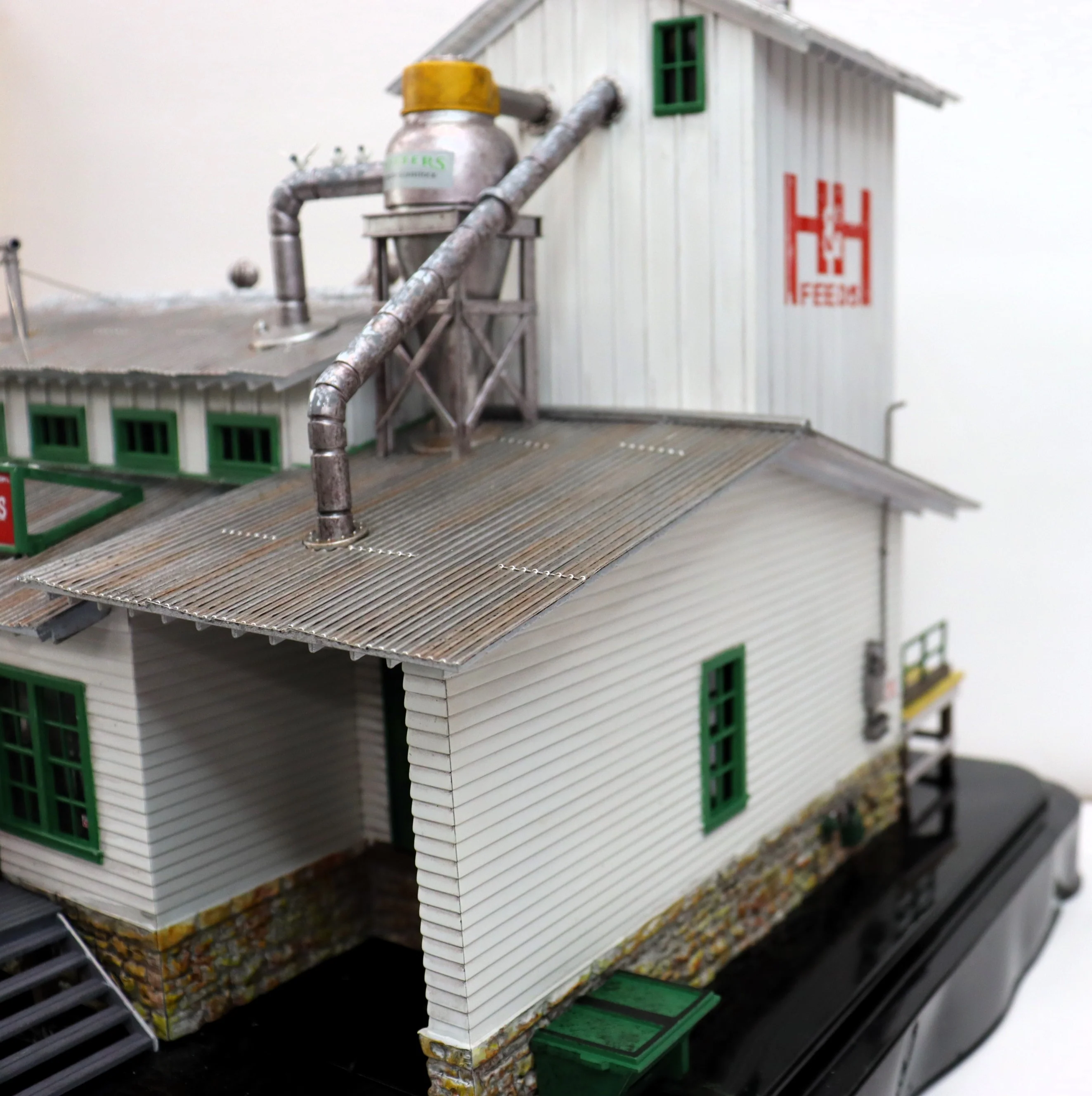 Woodland Scenics BR5859 - H&H Feed Mill - Image 7